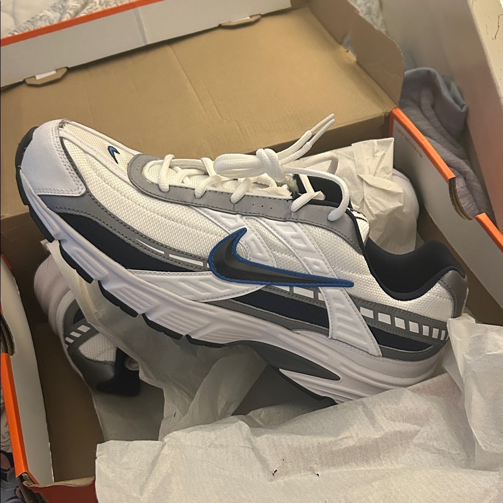 Nike Men's White and Gray Sneakers with Blue Accents
